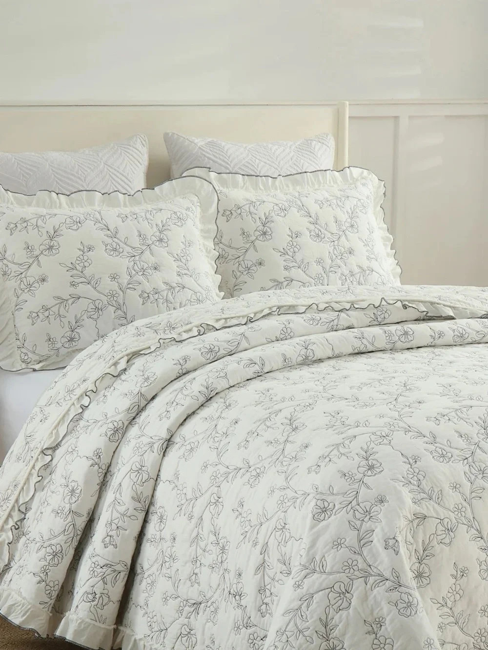 3 PIECE 100% COTTON EMBROIDERED FLORAL RUFFLE LIGHTWEIGHT QUILT BEDSPREAD SET